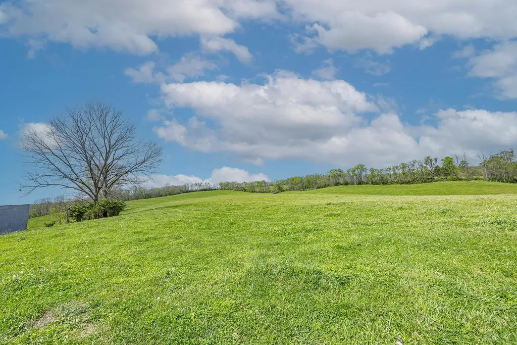 401 Millersburg Cynthiana Road Paris KY 40361