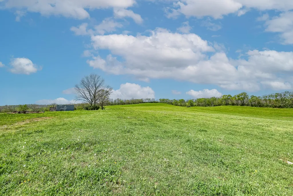 401 Millersburg Cynthiana Road Paris KY 40361