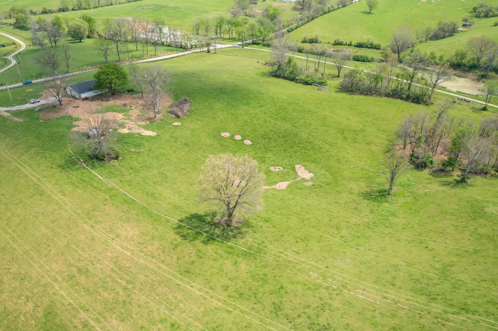401 Millersburg Cynthiana Road Paris KY 40361