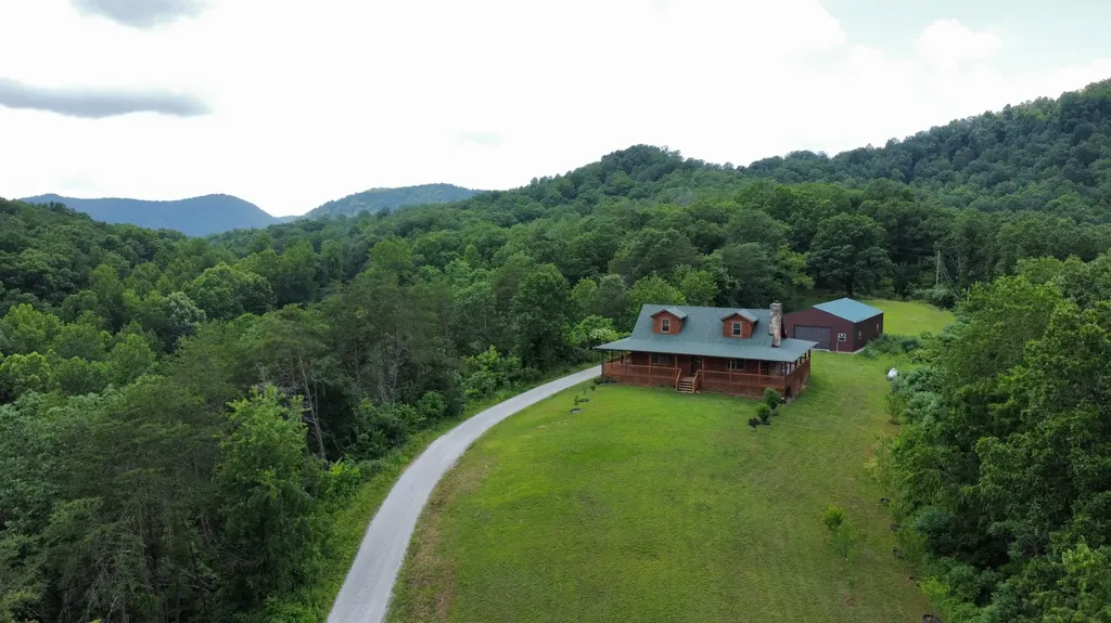 12155 Red Lick Road Irvine KY 40336