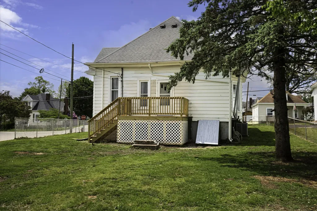 118 E 19th Street Paris KY 40361