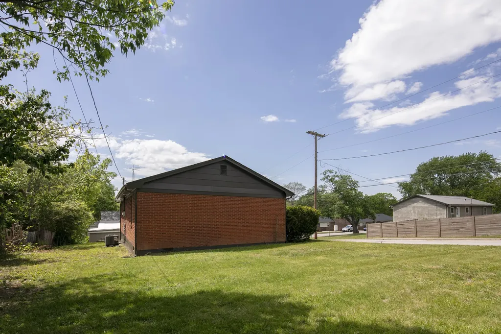 210 Chapel Street Paris KY 40361