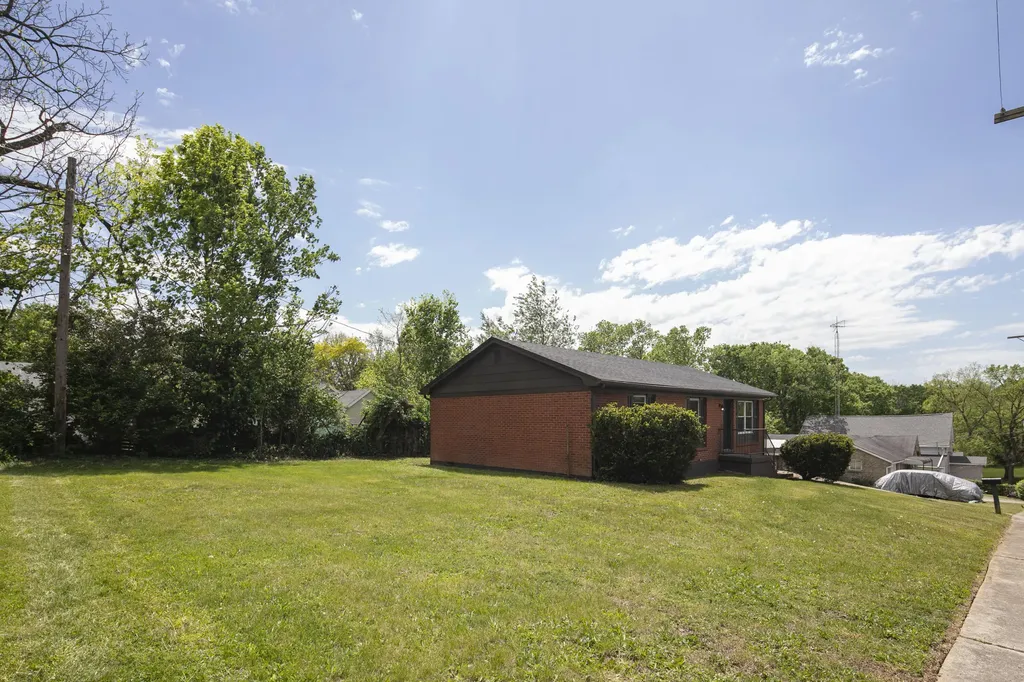 210 Chapel Street Paris KY 40361