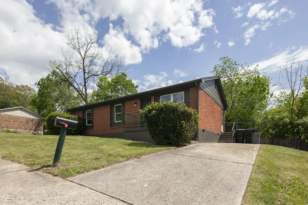210 Chapel Street Paris KY 40361