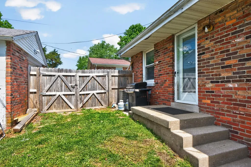 1802 Sarasota Court Lexington KY 40505