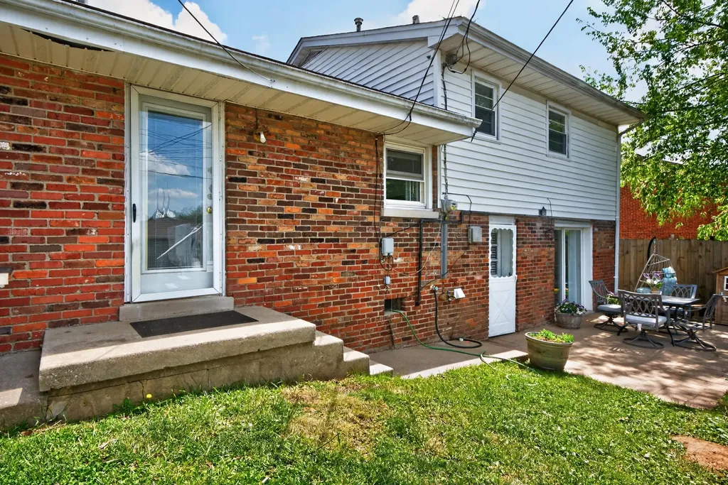 1802 Sarasota Court Lexington KY 40505
