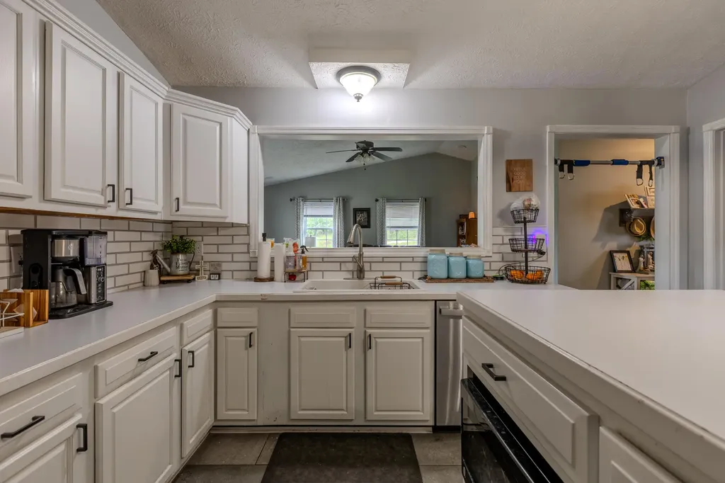 25 Dawn Morehead KY 40351