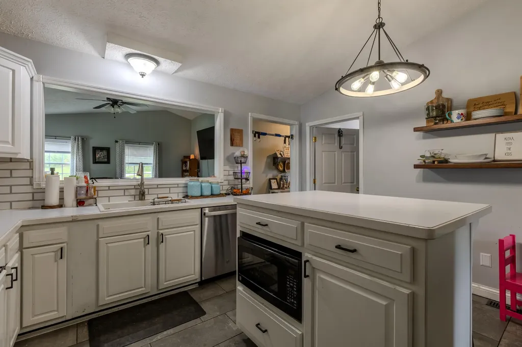 25 Dawn Morehead KY 40351