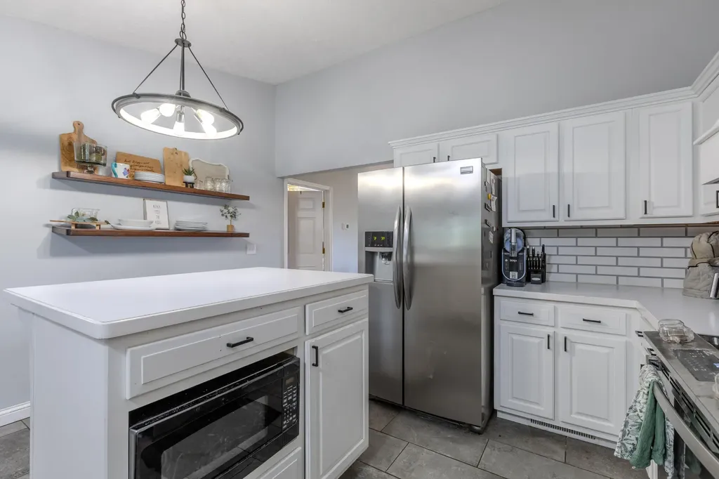 25 Dawn Morehead KY 40351