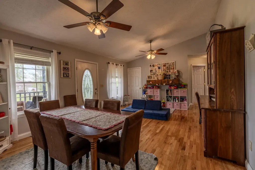 25 Dawn Morehead KY 40351