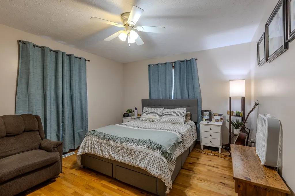 25 Dawn Morehead KY 40351