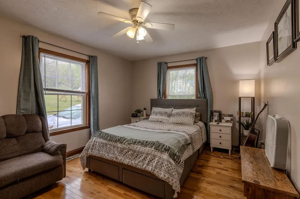 25 Dawn Morehead KY 40351