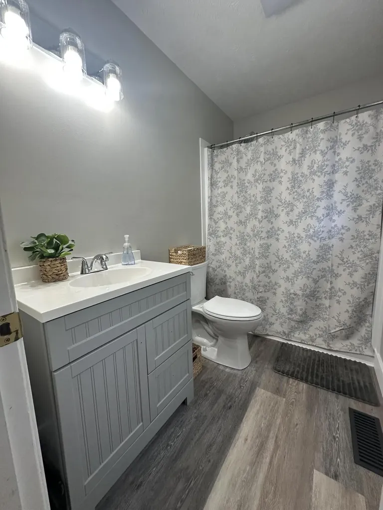 25 Dawn Morehead KY 40351
