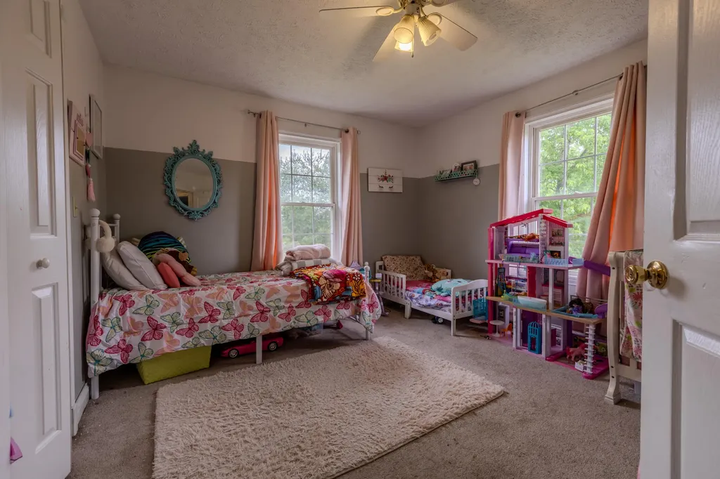 25 Dawn Morehead KY 40351