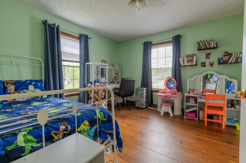 25 Dawn Morehead KY 40351