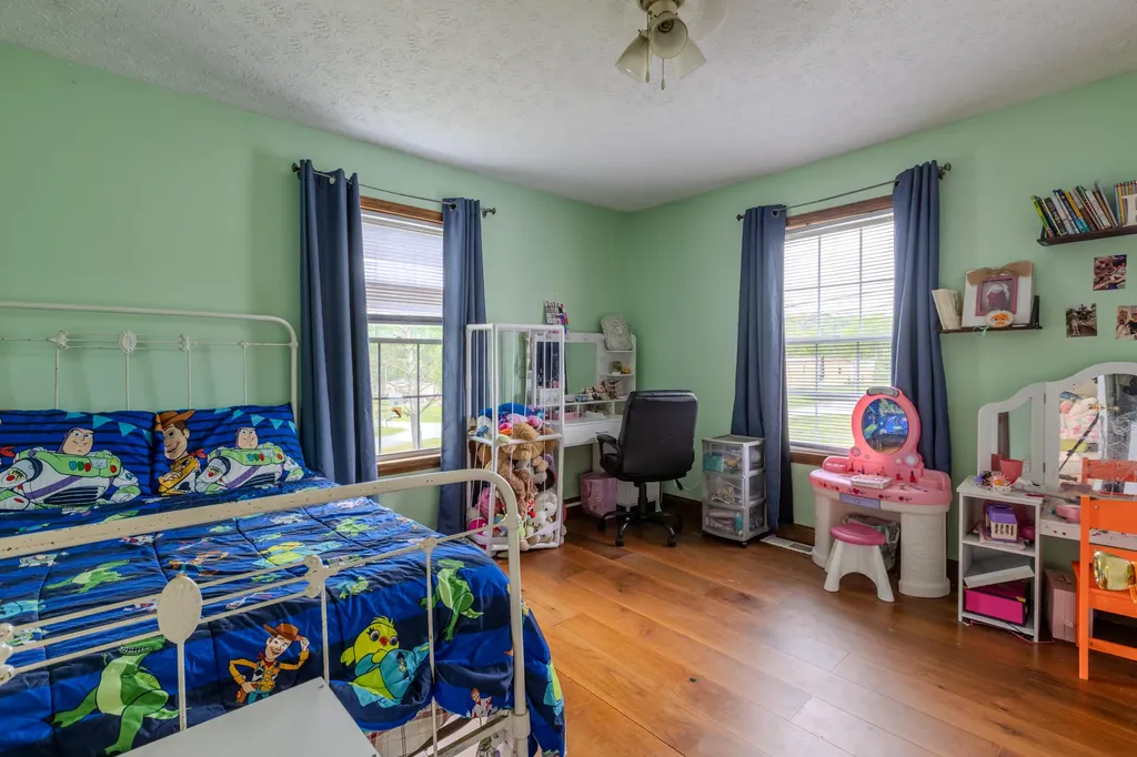 25 Dawn Morehead KY 40351