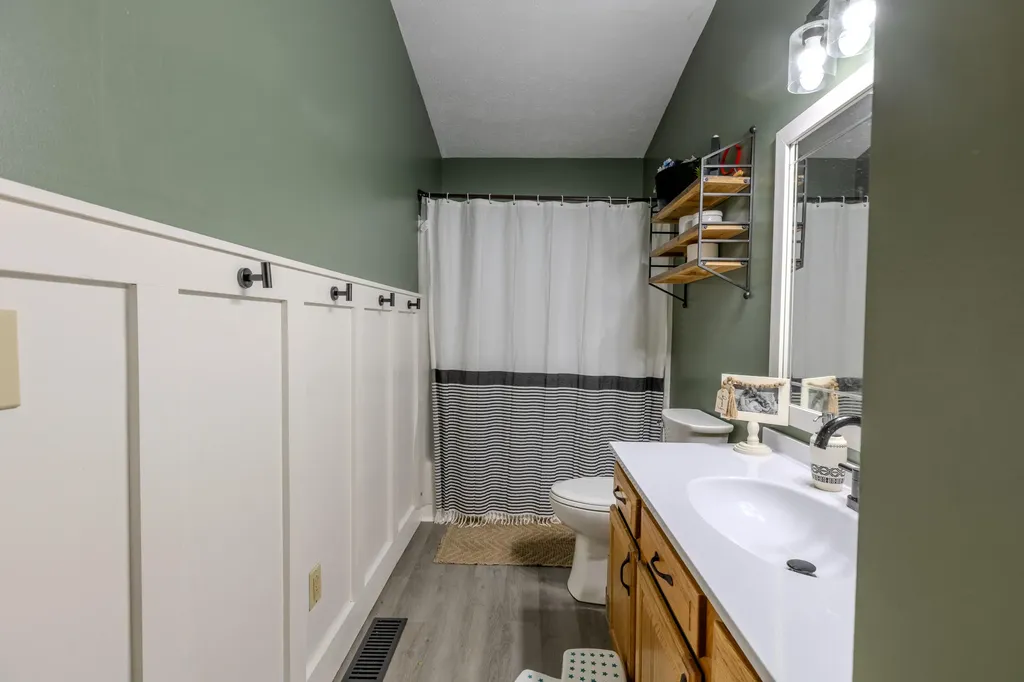 25 Dawn Morehead KY 40351