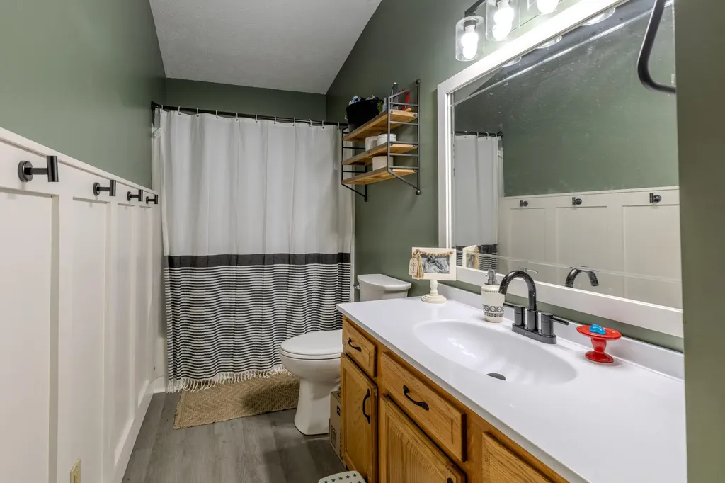 25 Dawn Morehead KY 40351