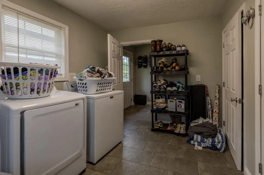 25 Dawn Morehead KY 40351