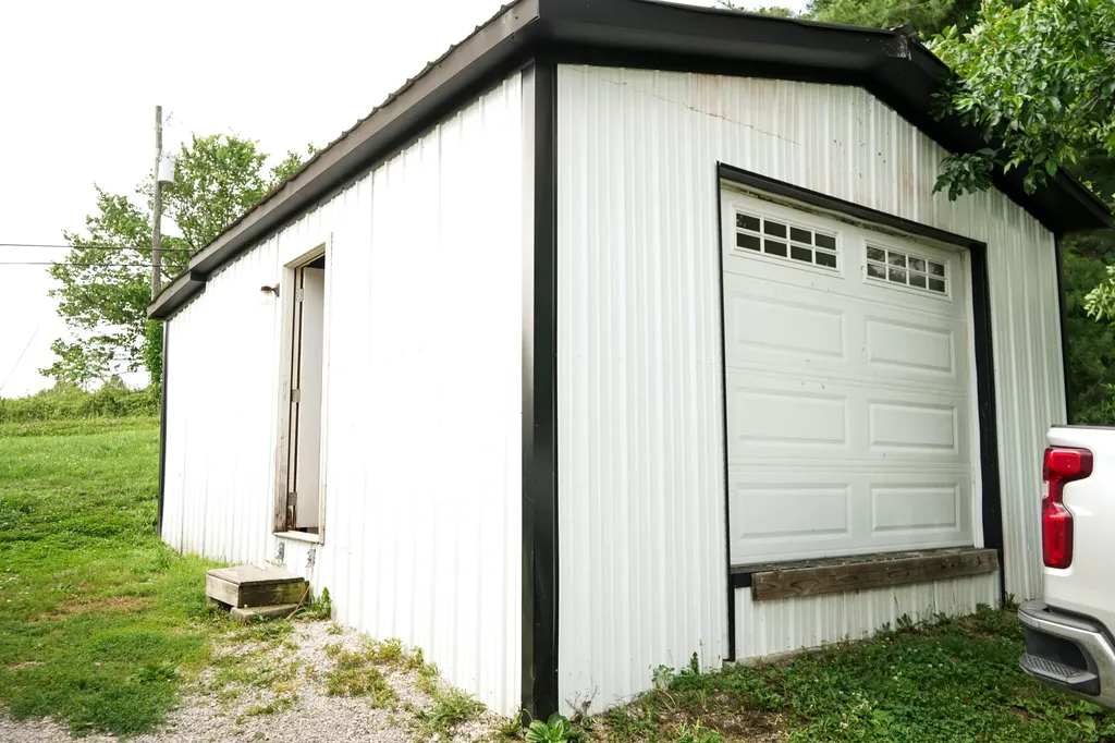 25 Dawn Morehead KY 40351