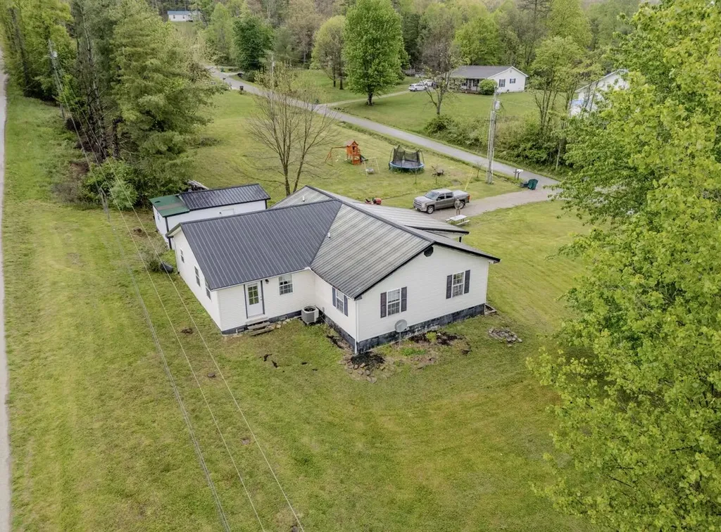 25 Dawn Morehead KY 40351