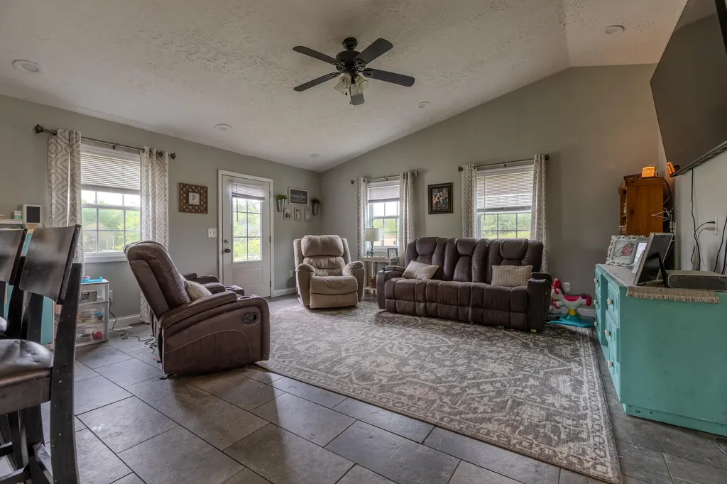 25 Dawn Morehead KY 40351