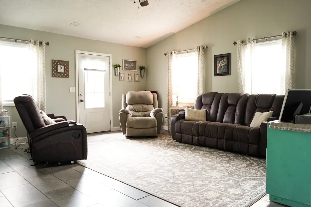 25 Dawn Morehead KY 40351