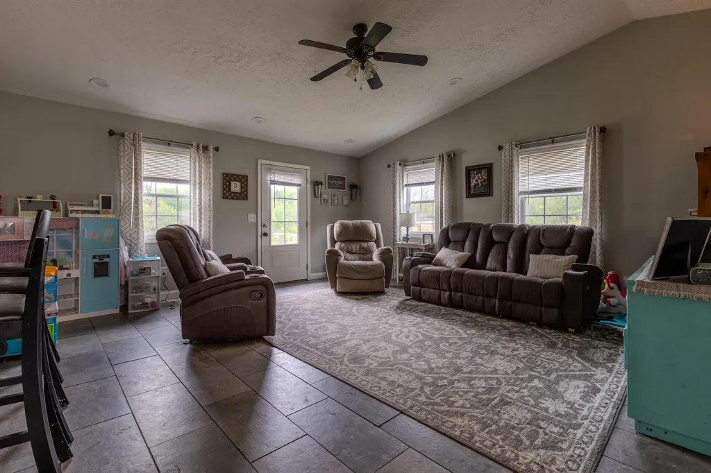 25 Dawn Morehead KY 40351