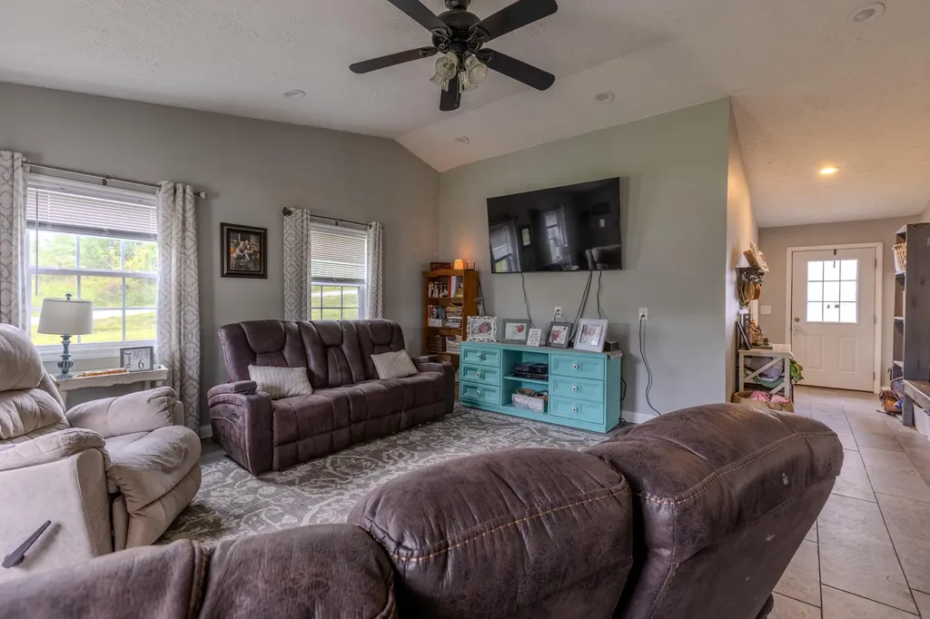 25 Dawn Morehead KY 40351