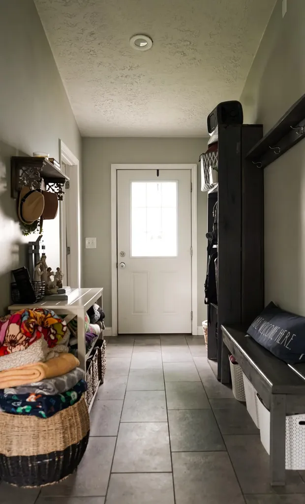 25 Dawn Morehead KY 40351