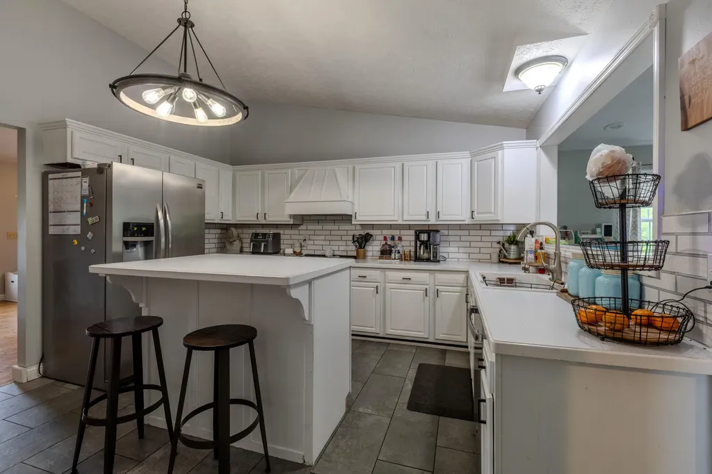 25 Dawn Morehead KY 40351
