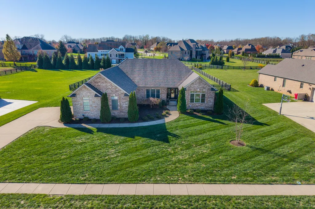 606 Old Coach Road Nicholasville KY 40356