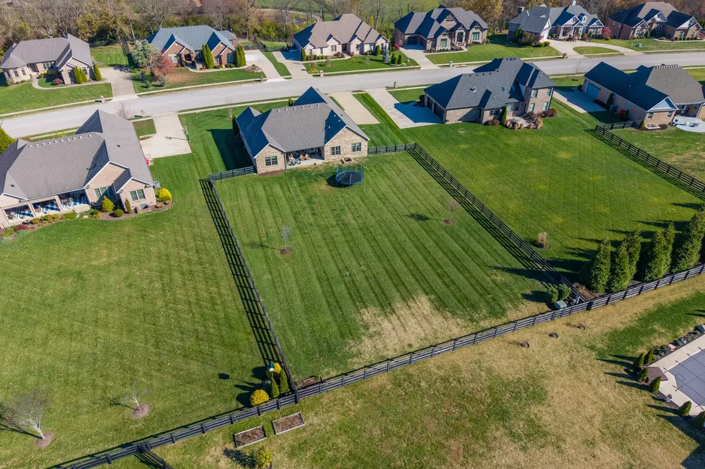 606 Old Coach Road Nicholasville KY 40356