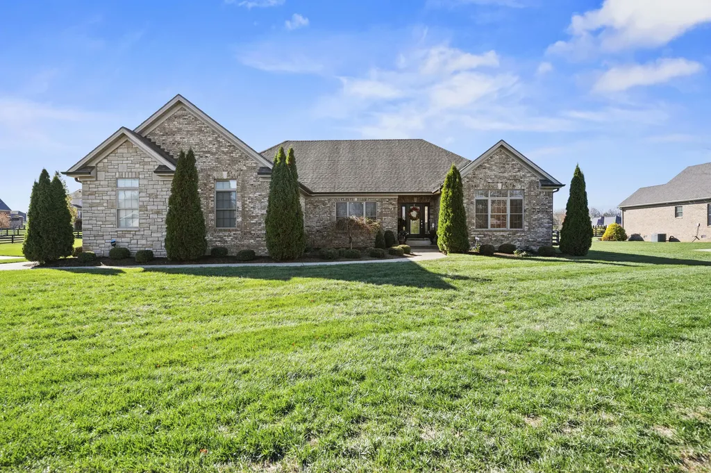 606 Old Coach Road Nicholasville KY 40356