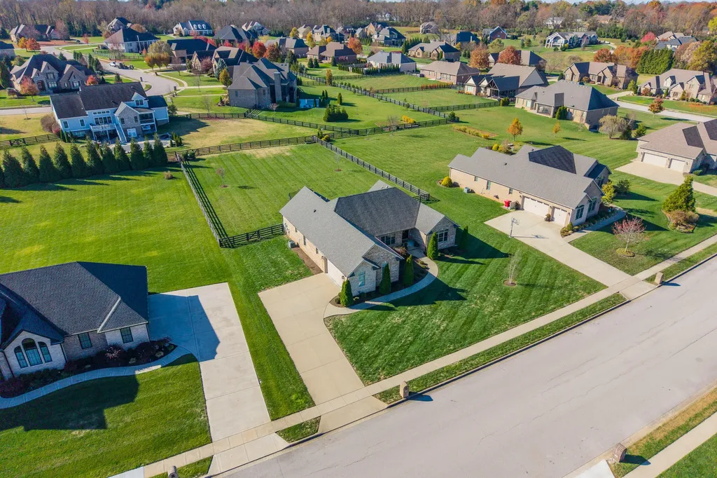 606 Old Coach Road Nicholasville KY 40356