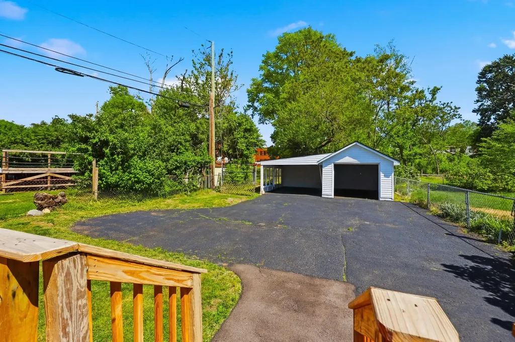 114 Pin Oak Drive Lexington KY 40503