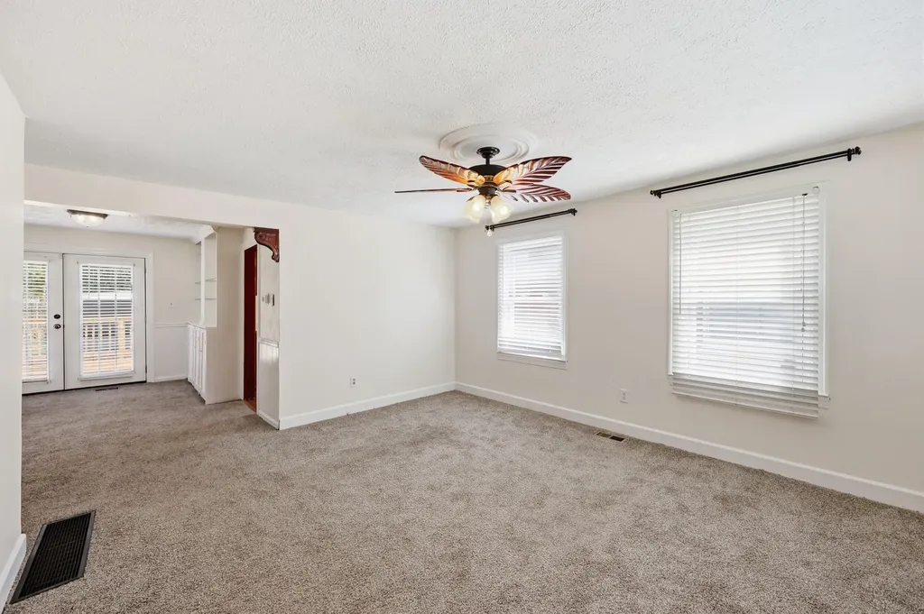 114 Pin Oak Drive Lexington KY 40503