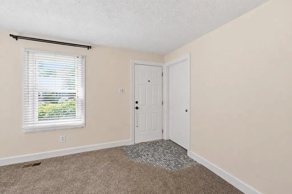 114 Pin Oak Drive Lexington KY 40503