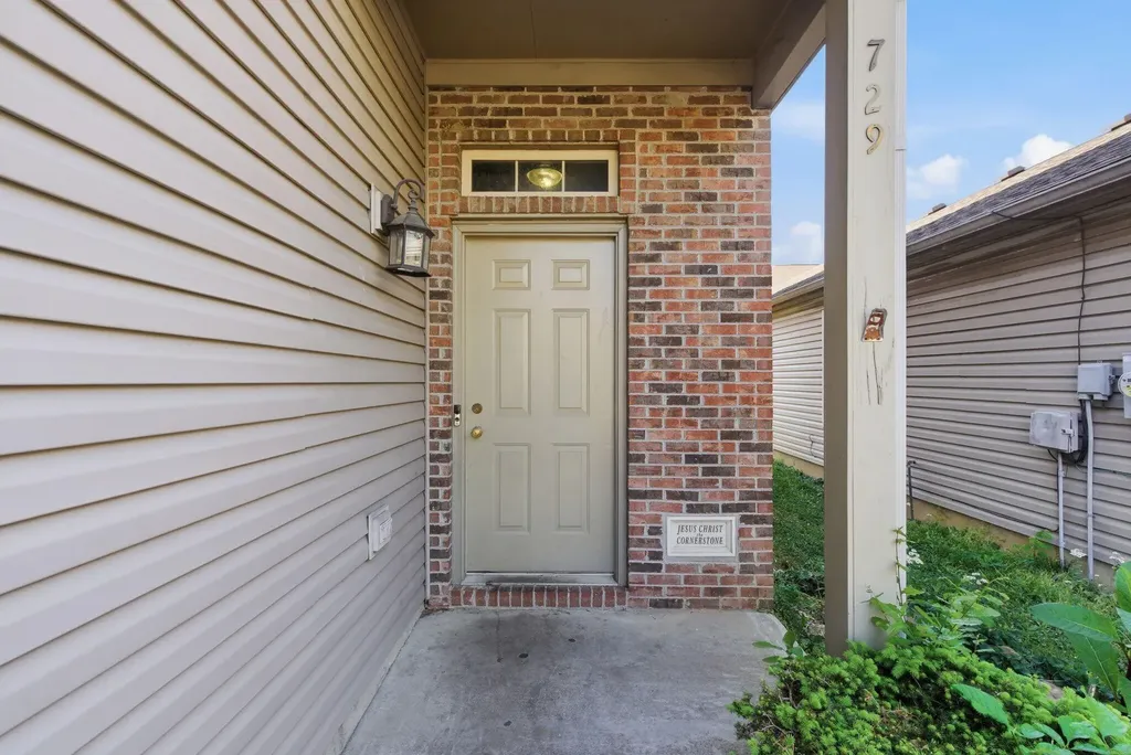 729 Pioneer Lane Lexington KY 40505