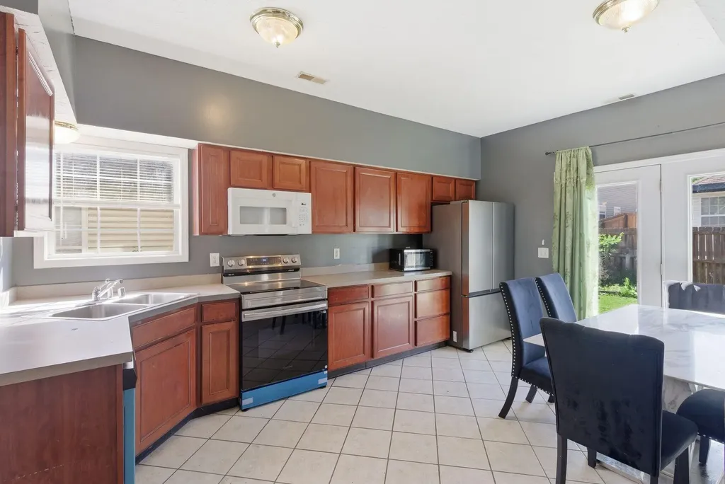 729 Pioneer Lane Lexington KY 40505