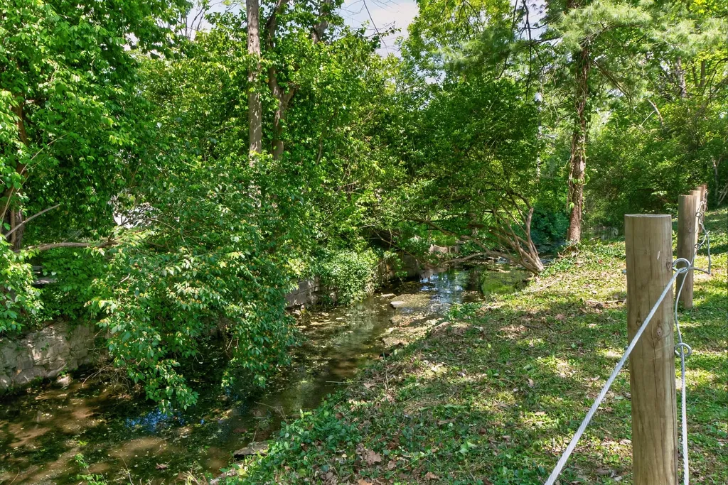 653 Beth Lane Lexington KY 40503