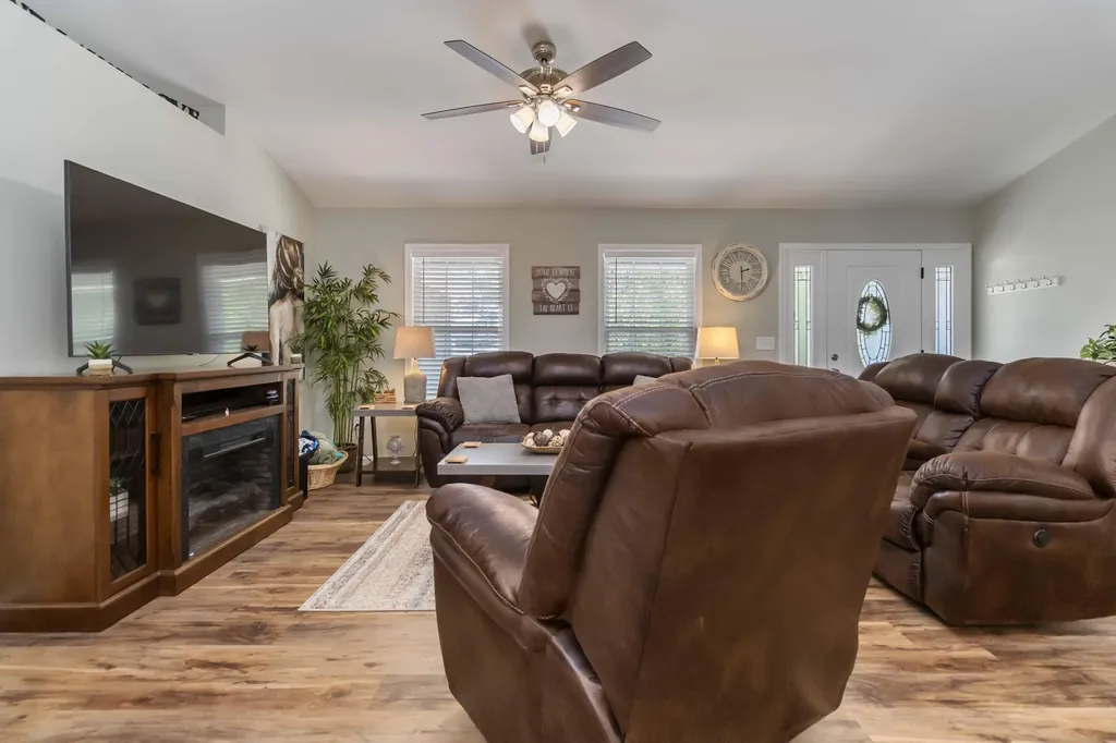 688 Rooks Branch Road Keavy KY 40737