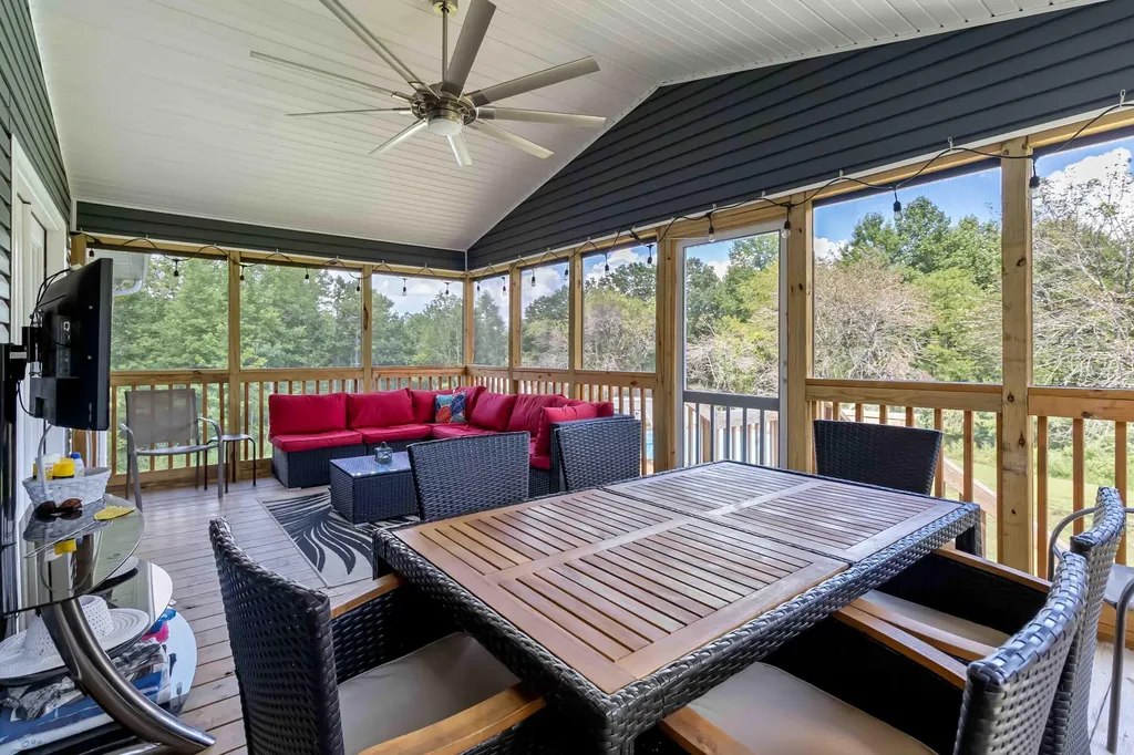 688 Rooks Branch Road Keavy KY 40737