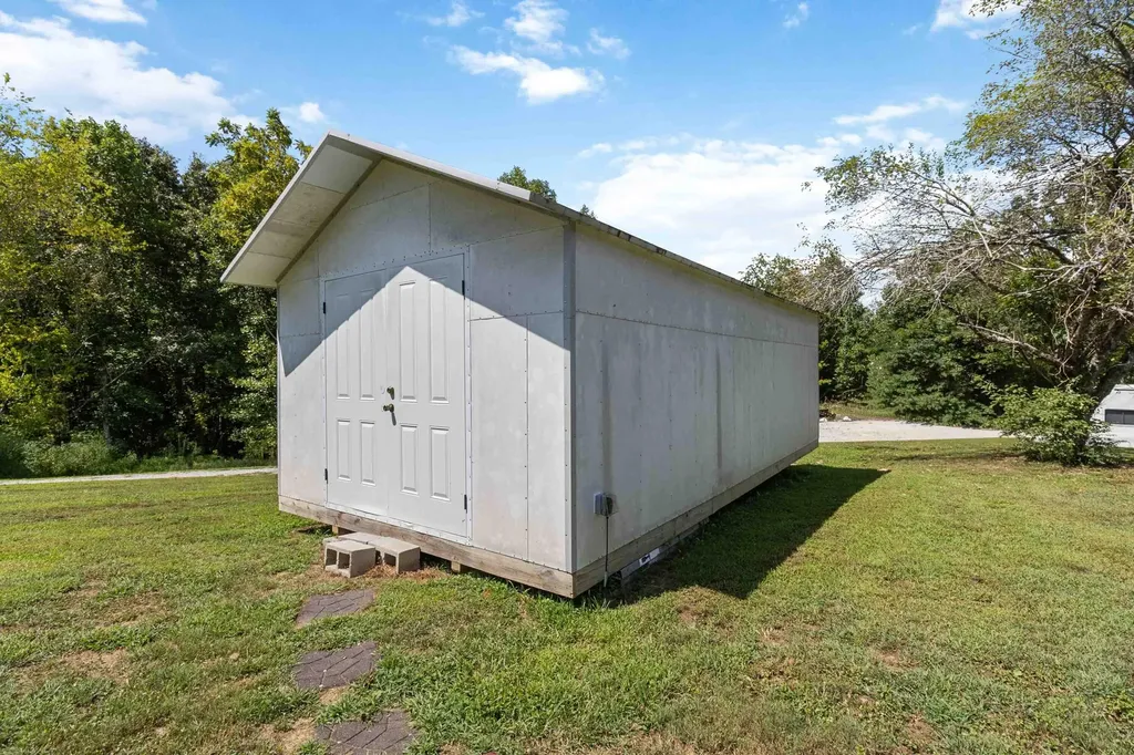 688 Rooks Branch Road Keavy KY 40737