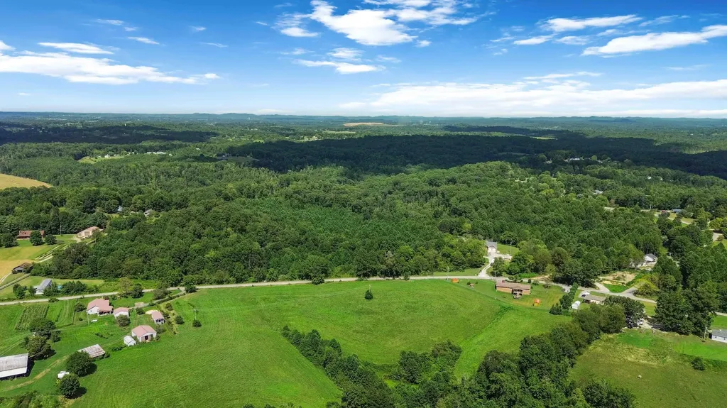 688 Rooks Branch Road Keavy KY 40737