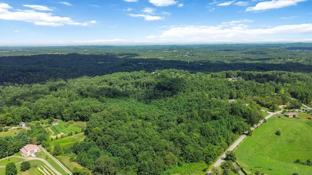 688 Rooks Branch Road Keavy KY 40737
