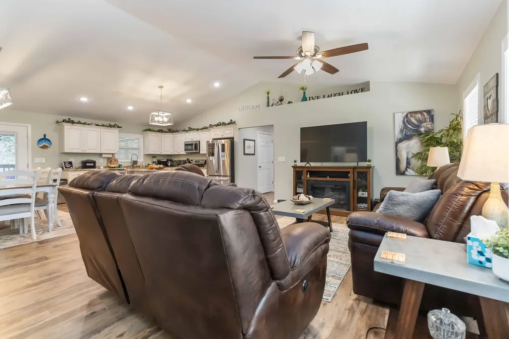 688 Rooks Branch Road Keavy KY 40737