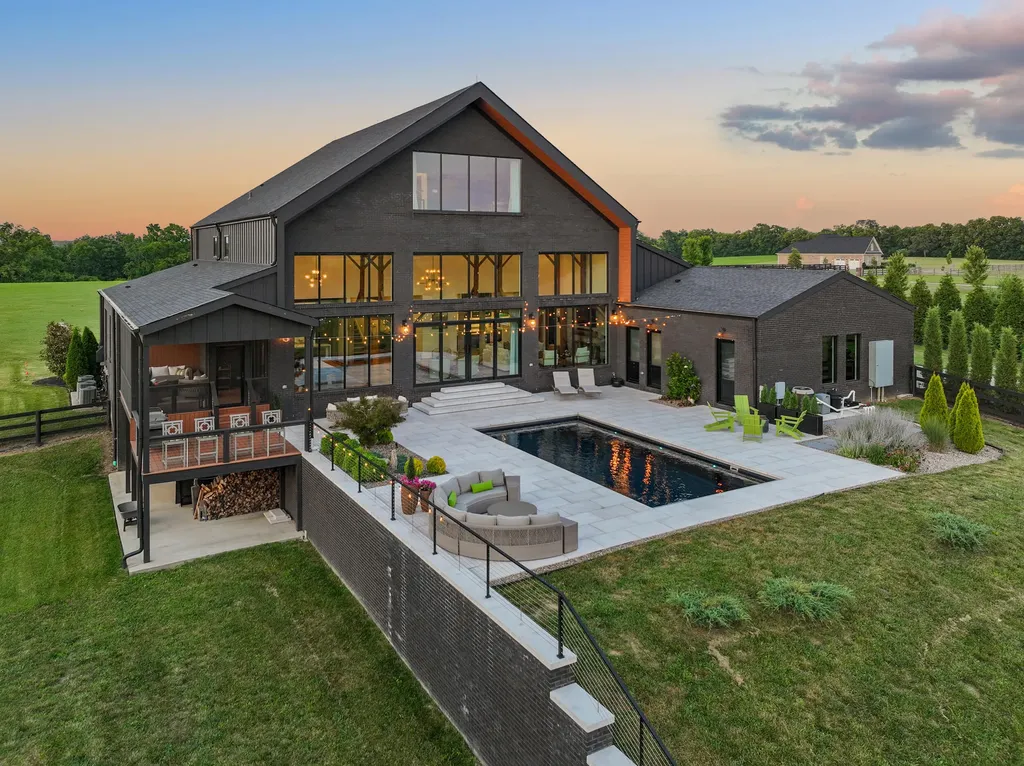 689 Sarah Blake Lane Versailles KY 40383