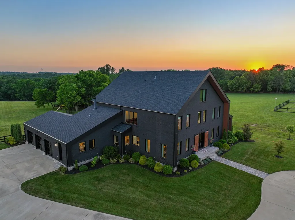 689 Sarah Blake Lane Versailles KY 40383