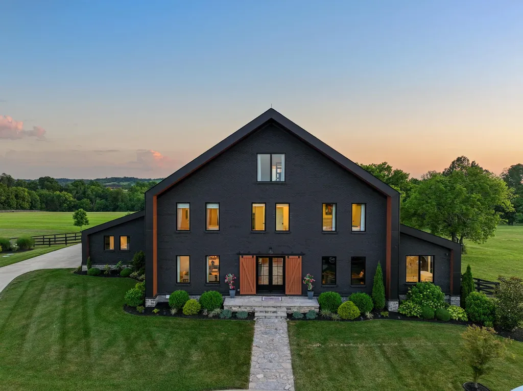 689 Sarah Blake Lane Versailles KY 40383